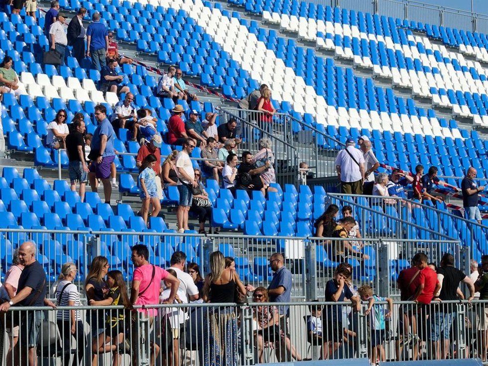 Visitantes en el Ibercaja Estadio, en la primera jornada de puertas abiertas.