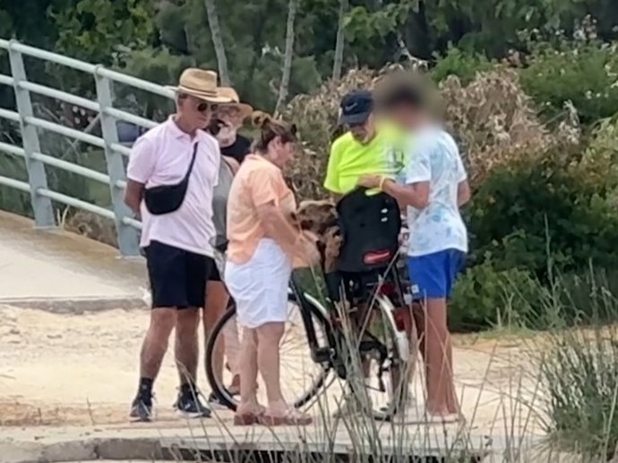 JOSÉ ORTEGA CANOD ISFRUTA DE UN PLAN FAMILIAR EN UN PARQUE DE COSTA BALLENA