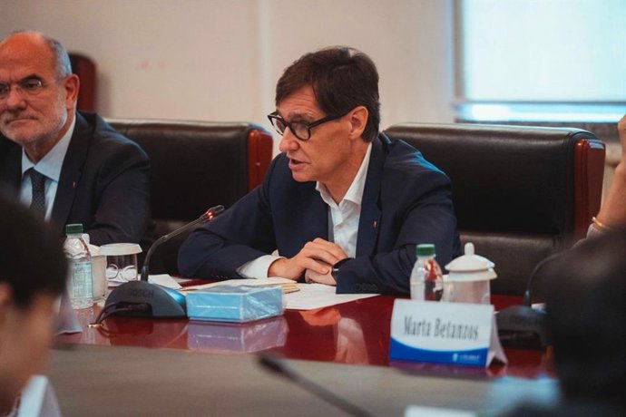 El conseller Duch i el president Illa a la Beijing Foreign Studies University