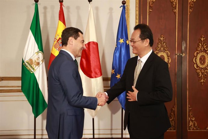 Archivo - El presidente de la Junta, Juanma Moreno, se reúne en San Telmo con el embajador de Japón en España, Takahiro Nakamae, en 2023. 