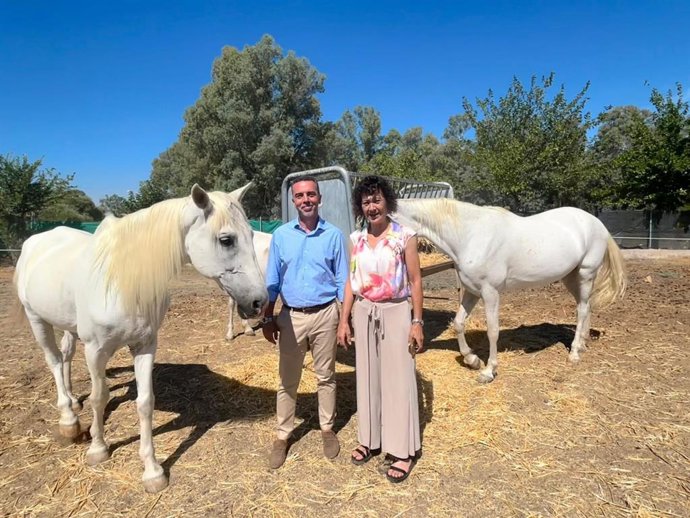 Responsables de la Asociación Hispalense de Terapia Ecuestre.