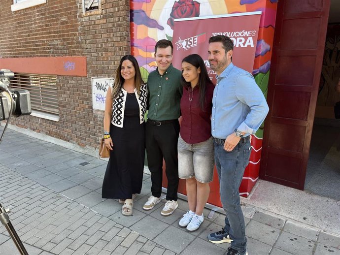 La vicesecretaria del PSOECyL, Nuria Rubio; el antiguo secretario de las Juventudes Socialistas de Zamora, Emilio Ferrero; la nueva representante de la organización juvenil, Elena Hernando, y el secretario general del PSOE de Zamora, Antidio Fagúndez