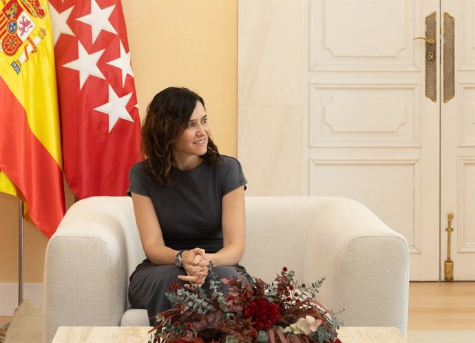 La presidenta de la Comunidad de Madrid, Isabel Díaz Ayuso, durante una reunión con el embajador de Panamá en España, en la Real Casa de Correos, a 23 de julio de 2025, en Madrid (España). El encuentro tiene como objetivo reforzar las relaciones políticas