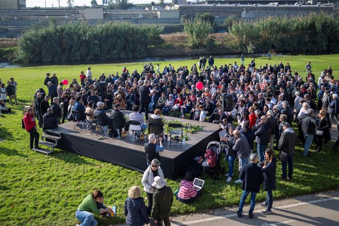 Archivo - Entrega del I Premio Joan Guerrero en noviembre en Santa Coloma de Gramenet, a la que asistió el brasileño Sebastião Salgado