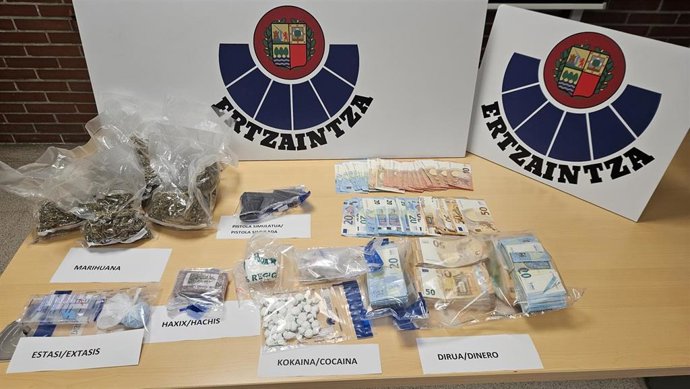 Droga y dinero incautadas tras la detención de un hombre en Errenteria (Gipuzkoa)