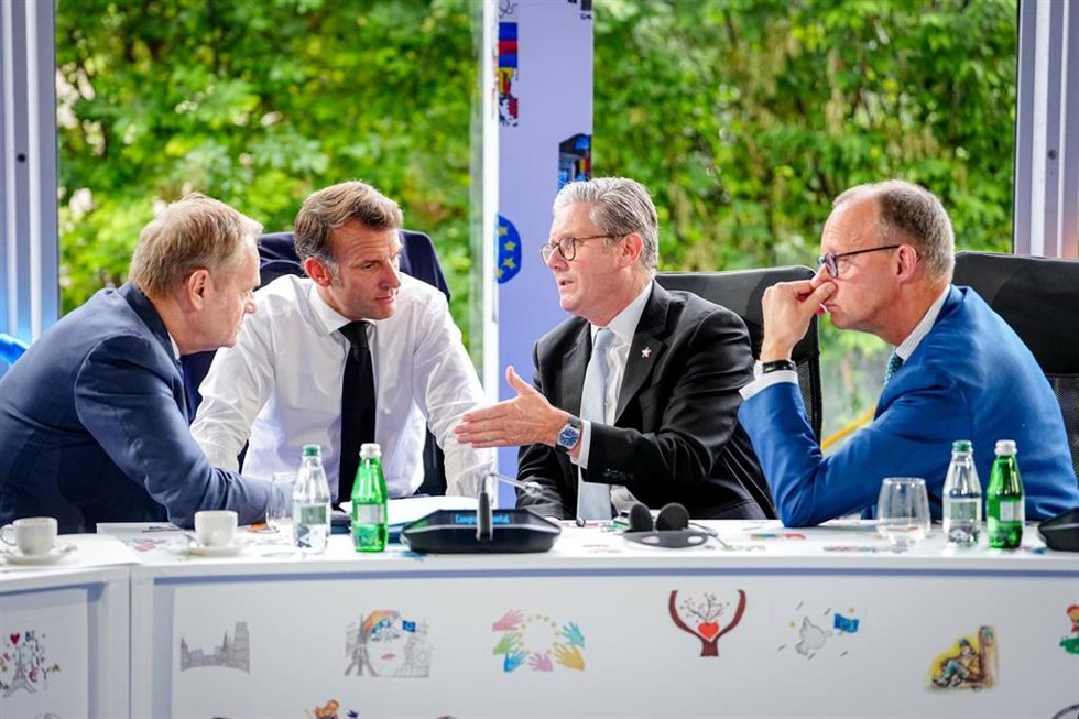 Archivo - De iozquierda a derecha: el primer ministro de Polonia, Donald Tusk, el presidente de Francia, Emmanuel Macron, el primer ministro británico, Keir Starmer y el canciller de Alemania, Friedrich Merz 