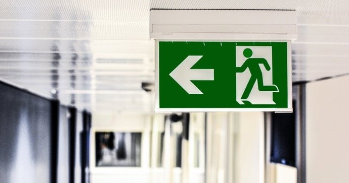 Archivo - Imatge de recurs d'un senyal de sortida d'emergència