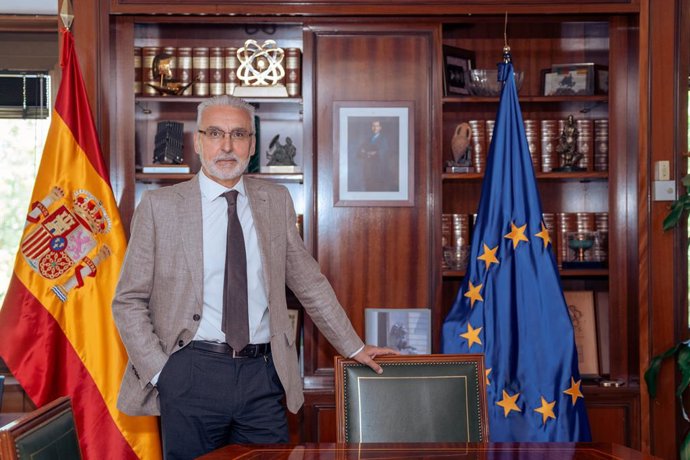 El presidente del Consejo de Seguridad Nuclear (CSN), Juan Carlos Lentijo, posa para Europa Press, a 8 de julio de 2025, en Madrid (España). Tras 28 años desempeñando diversos puestos en el CSN, Juan Carlos Lentijo se incorporó en 2012 al Organismo Intern