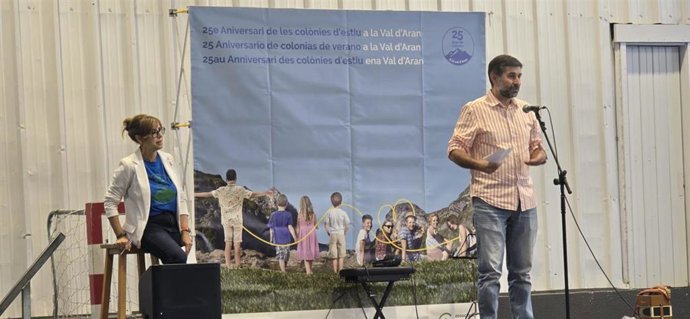 El diputado de Salud Pública de la Diputación de Lleida, Òscar Martínez, ha asistido al 25 aniversario de  las Colònies d'Estiu en la Val d'Aran (Lleida) para niños y niñas con cáncer