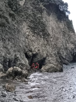 Rescatada una persona atrapada por la subida de la marea en la playa del túnel de Laredo