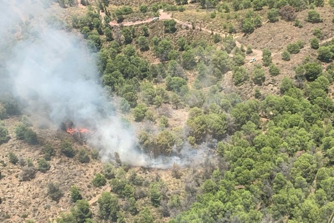 Imágenes del incendio en el paraje Miriana, en Alhama de Murcia