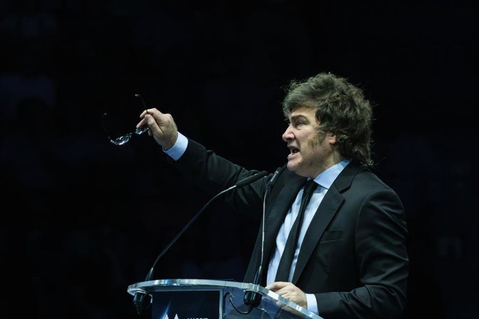 Archivo - 8 de junho de 2025, Madri, Espanha: O presidente da Argentina, Javier Milei, fala durante a conferência no Fórum Econômico de Madri, no Palácio de Vista Alegre, em Madri.
