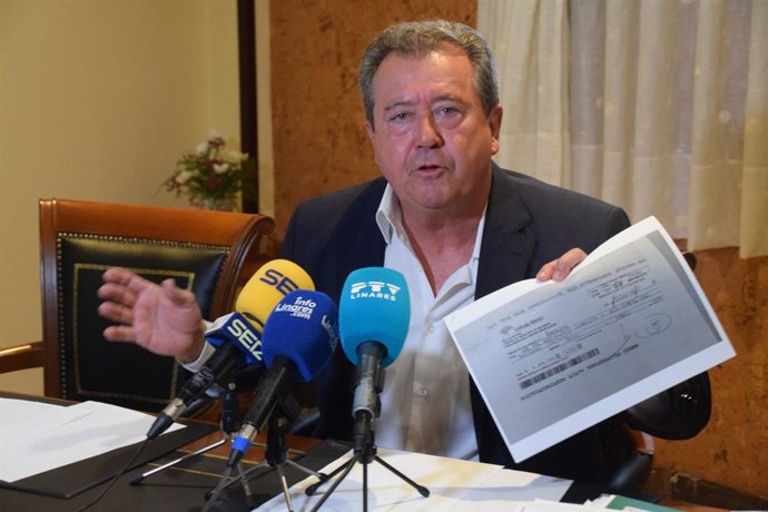 Juan Fernández durante la rueda de prensa ofecida el pasado 10 de julio/Archivo