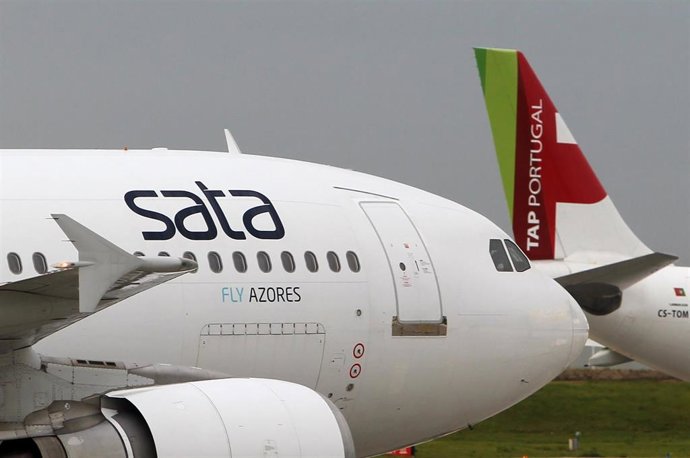 Archivo - Avión de la empresa aérea portuguesa SATA, que opera en la región autónoma de Azores