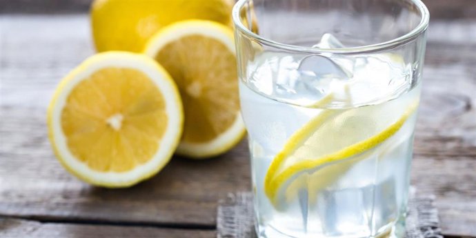 Nutrium, centro de nutrición clínica y familiar con sede en Logroño, analiza los principales fallos que cometemos al hidratarnos y explica qué señales se deben tener en cuenta.