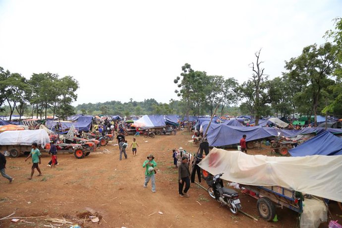 ODDAR MEANCHEY, July 26, 2025  -- Cambodian evacuees from Cambodia-Thai border conflict gather at a refuge in Oddar Meanchey province, Cambodia on July 26, 2025.