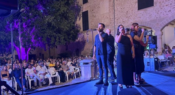 Actuación del grupo O'Veus en las 'Nits d'estiu a Raixa'.