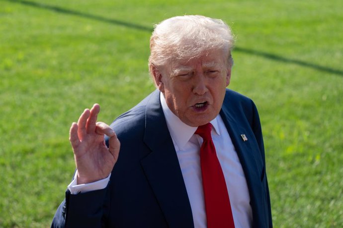 25 July 2025, US, Washington: US President Donald Trump speaks to the media before heading to Scotland this weekend for meetings and to play golf. Photo: Andrew Leyden/ZUMA Press Wire/dpa