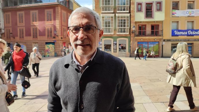 Archivo - El portavoz de IU-Convocatoria por Oviedo, Gaspar Llamazares.