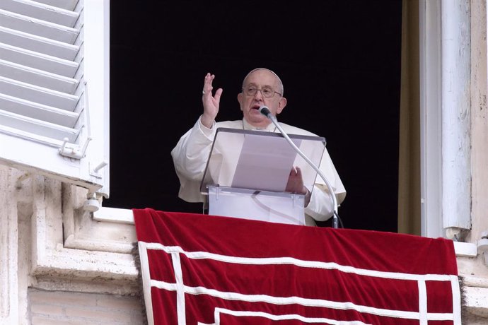 Archivo - 01 April 2024, Vatican: Pope Francis delivers "Regina Caeli" prayer in St. Peter's Square at the Vatican. Photo: Evandro Inetti/ZUMA Press Wire/dpa