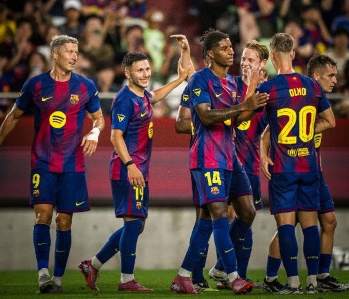 El FC Barcelona celebra uno de sus goles ante el Vissel Kobe
