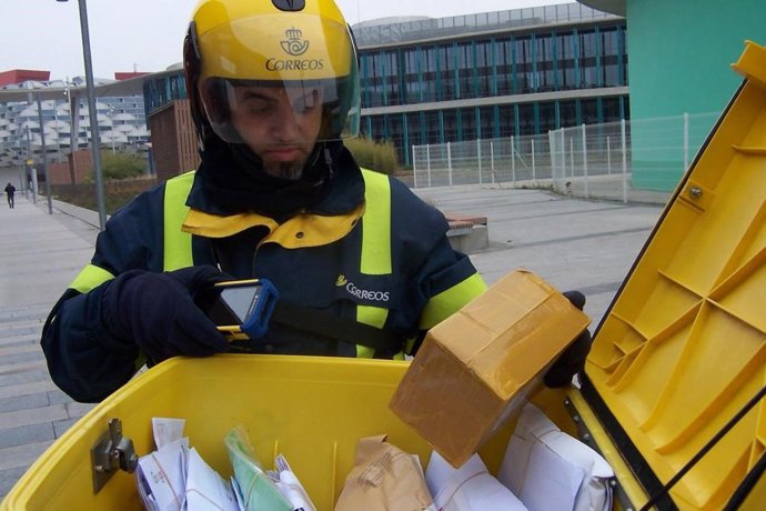 Archivo - Repartidor de Correos