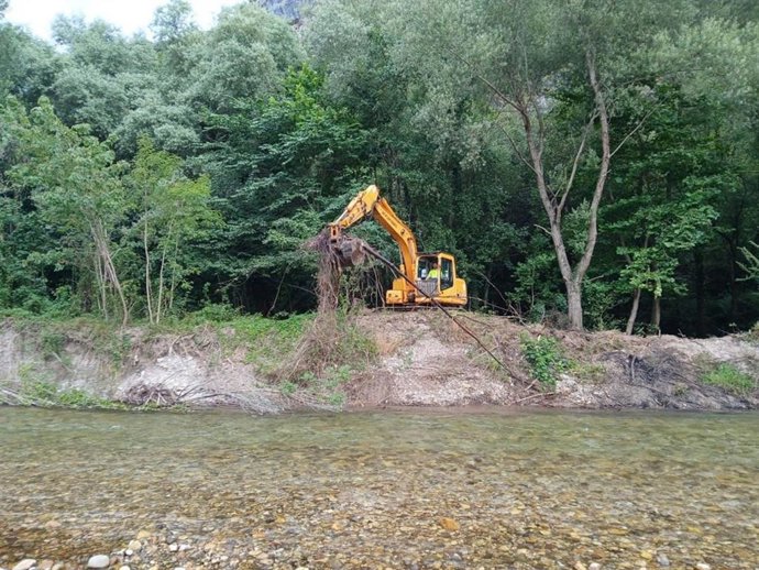 Trabajos en el río Deva.