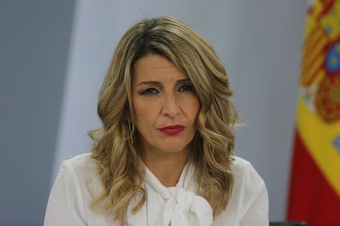 Archivo - La vicepresidenta tercera y ministra de Trabajo y Economía, Yolanda Díaz, en una rueda de prensa posterior al Consejo de Ministros celebrado en Moncloa, a 11 de mayo de 2021, en Madrid (España). El Consejo de Ministros ha aprobado hoy la ley que