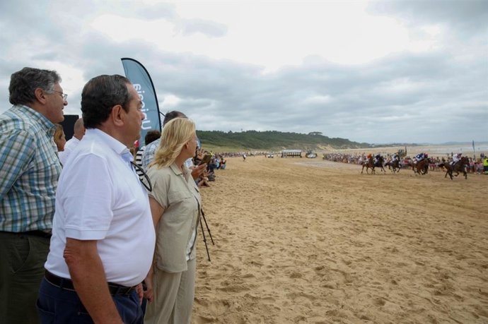 Miles de personas asisten a la 68 edición del Gran Derby de Loredo