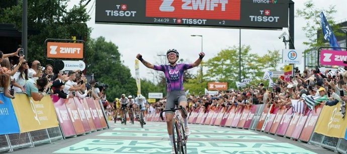 Mavi García saborea la gloria en la segunda etapa del Tour
