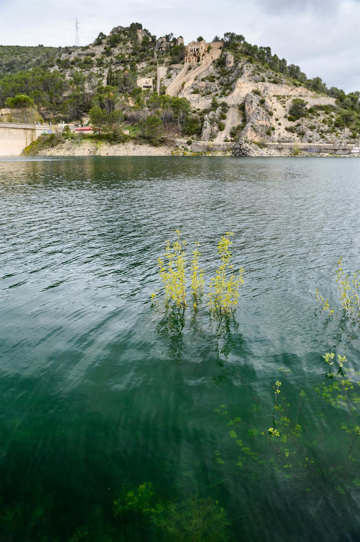 Buscan a un hombre de 50 años desparecido mientras se bañaba en el embalse de Entrepeñas