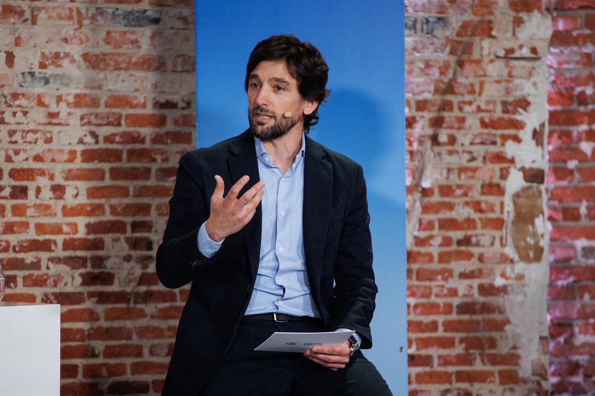 El eurodiputado Adrián Vázquez (PPdeG) se marca como objetivo que haya  cero recorte  en el presupuesto de PAC y pesca