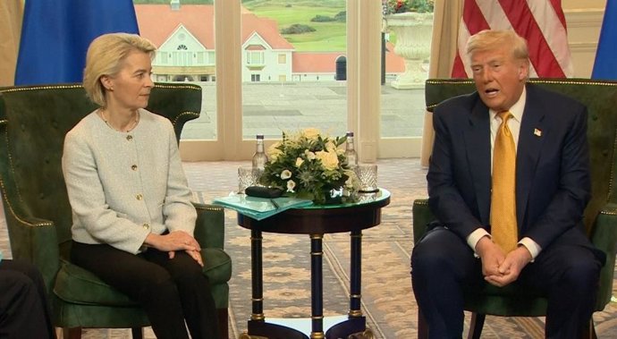 Ursula von der Leyen e Donald Trump em Turnberry (Escócia)
