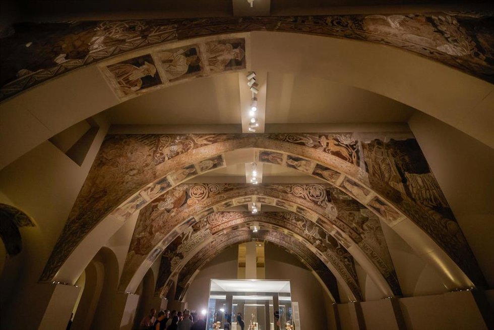 Archivo - Detalle de las pinturas murales del Monasterio de Sijena expuestas en el Museu Nacional dArt de Catalunya