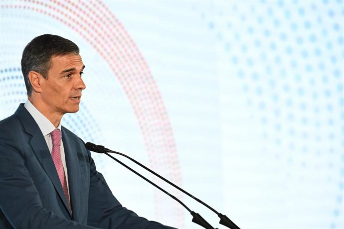 El presidente del Gobierno, Pedro Sánchez, interviene durante el acto de clausura del Foro Empresarial España-Paraguay, en el Centro Cultural del Puerto de Asunción, a 23 de julio de 2025, en Asunción (Paraguay).