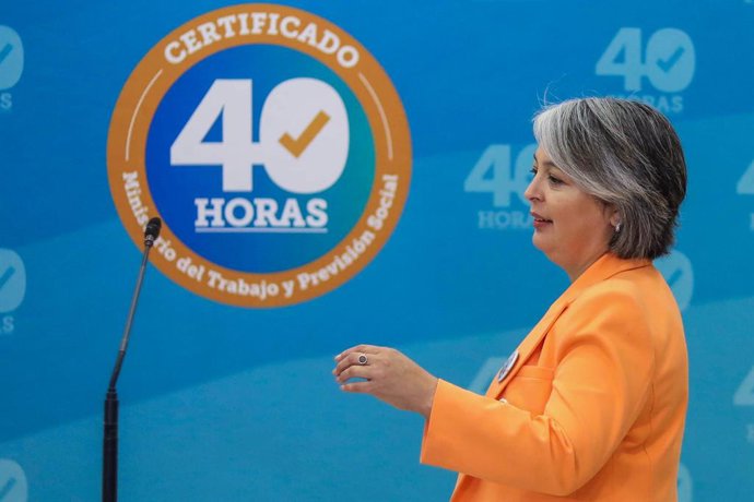 Archivo - 12 April 2023, Chile, Santiago: Jeannette Jara, Chile's Minister of Labor, speaks during a meeting with President Boric after Congress approved the reduction of the work week in the country. The weekly workload will be 40 hours. Photo: Sebastian