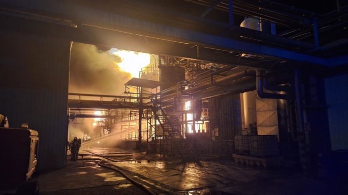 Incendio en las instalaciones de la empresa química Union Derivan en Zuera (Zaragoza)