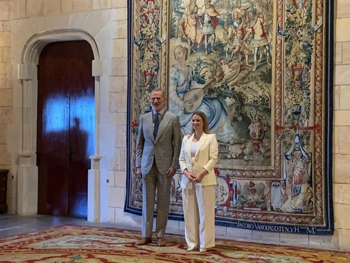 El Rey Felipe VI recibe en audiencia a la presidenta del Govern, Marga Prohens.