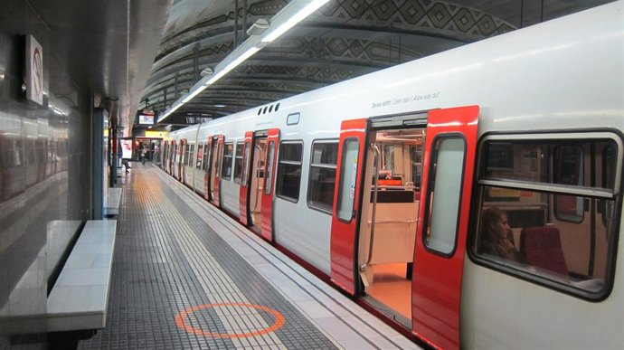 Archivo - Tren de los Ferrocarrils de la Generalitat de Catalunya (FGC)