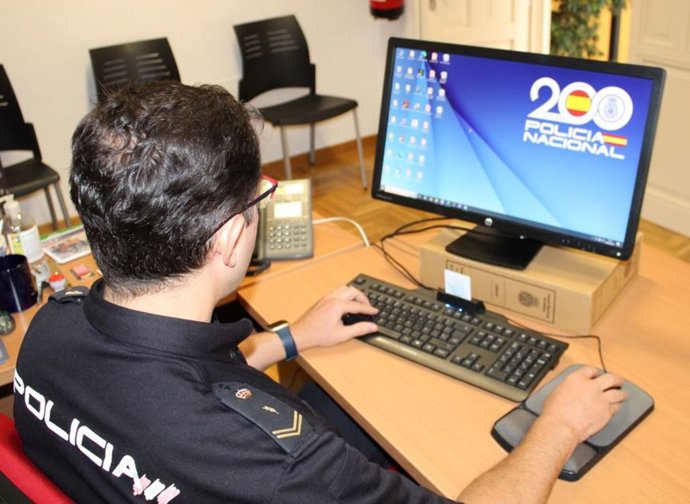 Agente de Policía Nacional.