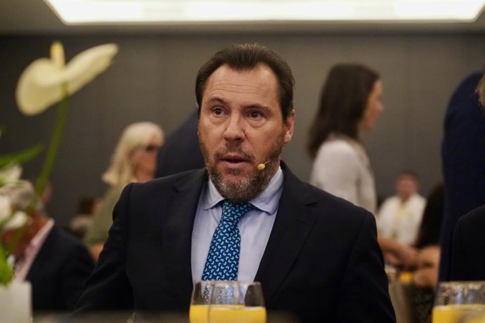 Óscar Puente participa de uma reunião-colóquio "O futuro das infraestruturas em Málaga", organizada pelo Diario Sur. Em 24 de julho de 2025, em Málaga (Andaluzia, Espanha). O Ministro dos Transportes e Mobilidade Sustentável, Óscar Puente, participou de u