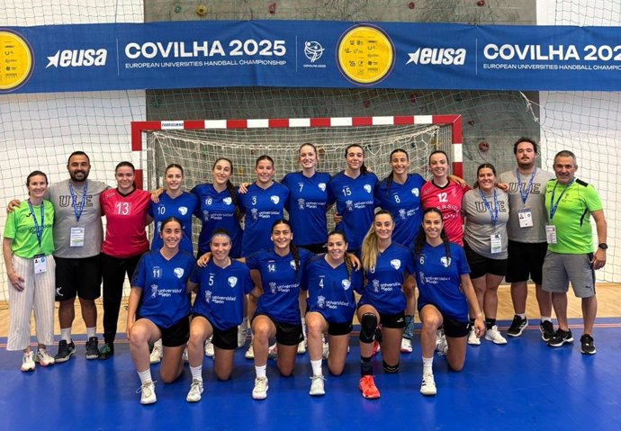 El equipo femenino de balonmano de la Universidad de León en el Campeonato Europeo Universitario.