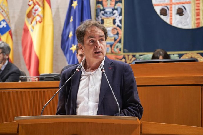 Archivo - El consejero de Hacienda, Interior y Administración Pública del Gobierno de Aragón, Roberto Bermúdez de Castro.