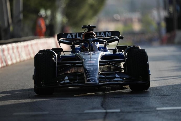 Archivo - Carlos Sainz in action during an exhibition with Williams at the future Madring F1 circuit on June 07, 2025 in Madrid, Spain.