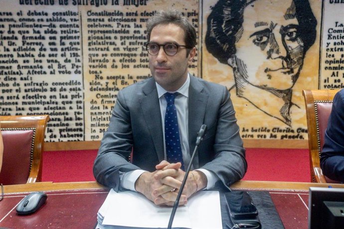 El ministro de Economía, Comercio y Empresa, Carlos Cuerpo, comparece ante la Comisión Mixta para la Unión Europea del Senado en una sesión extraordinaria, a 17 de julio de 2025, en Madrid (España). 