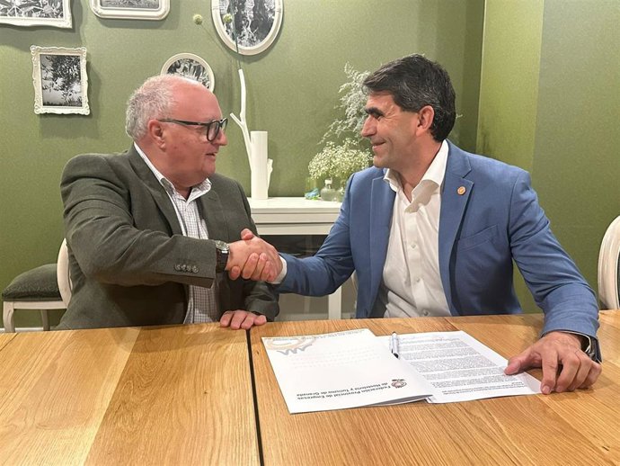 La Federación de Empresas de Hostelería y Turismo de Granada formaliza su adhesión.