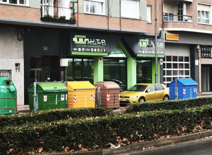 Archivo - Isla de contenedores en Logroño