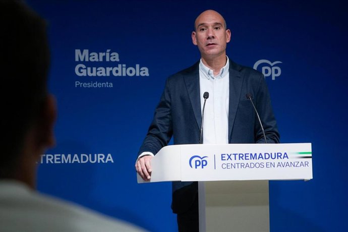 El portavoz del Partido Popular de Extremadura, José Ángel Sánchez Juliá, en rueda de prensa este lunes