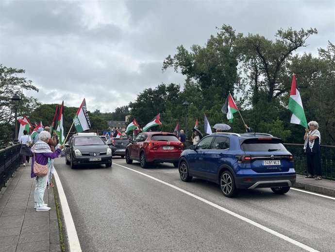 Protesta pro Palestina en el Día de las Instituciones en Puente San Miguel