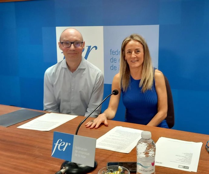 La secretaria general de FER Comercio, Adelaida Alútiz, ha presentado los resultados del proyecto junto al ingeniero de software de Arsys Lab, Mario Petruzzella